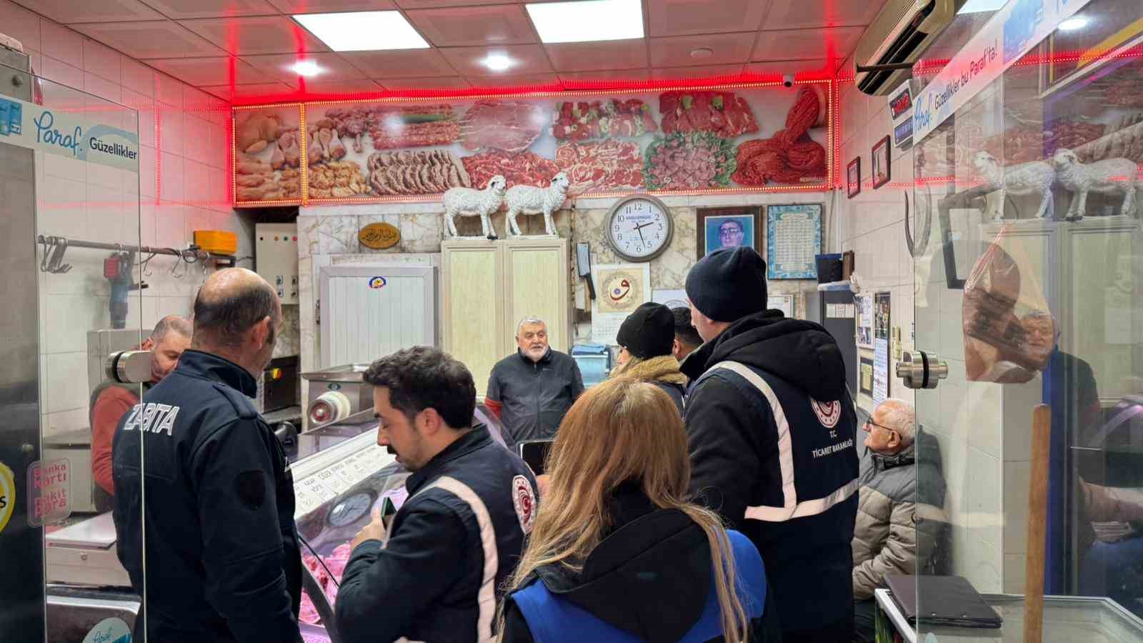 rizeli kasaptan yeni et fiyatlarina tepki beni yeni fiyatlari fazla buldum firsatcilik yapmamak lazim SvBqNK8f
