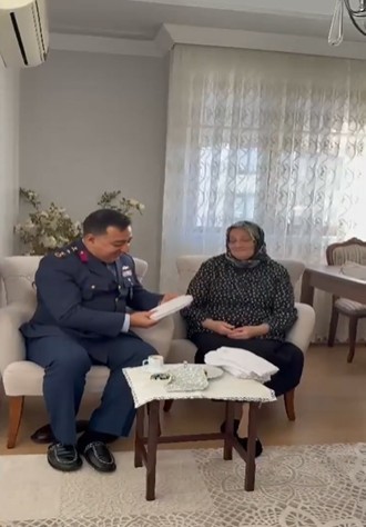 rizeli saime teyzenin ordugu 90 adet bere zorlu sartlarda gorev yapan mehmetciklere ulasti 2 HE3mKQJG