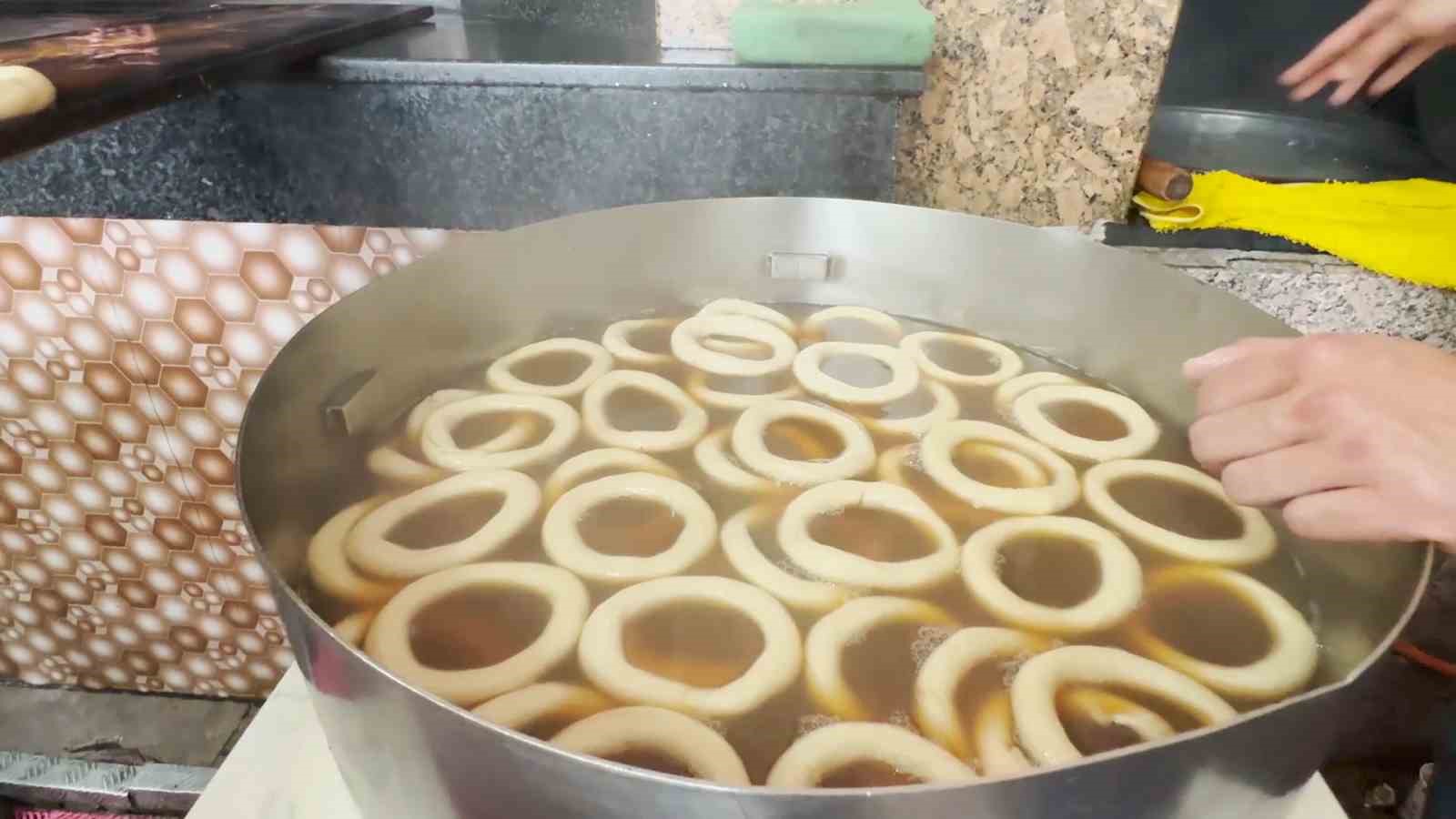 Rizelilerin vazgeçilmezi ’susamsız simit’ Cumhurbaşkanı Erdoğan’la gündeme geldi 7 rizelilerin vazgecilmezi susamsiz simit cumhurbaskani erdoganla gundeme geldi 3 QG1fbJdk