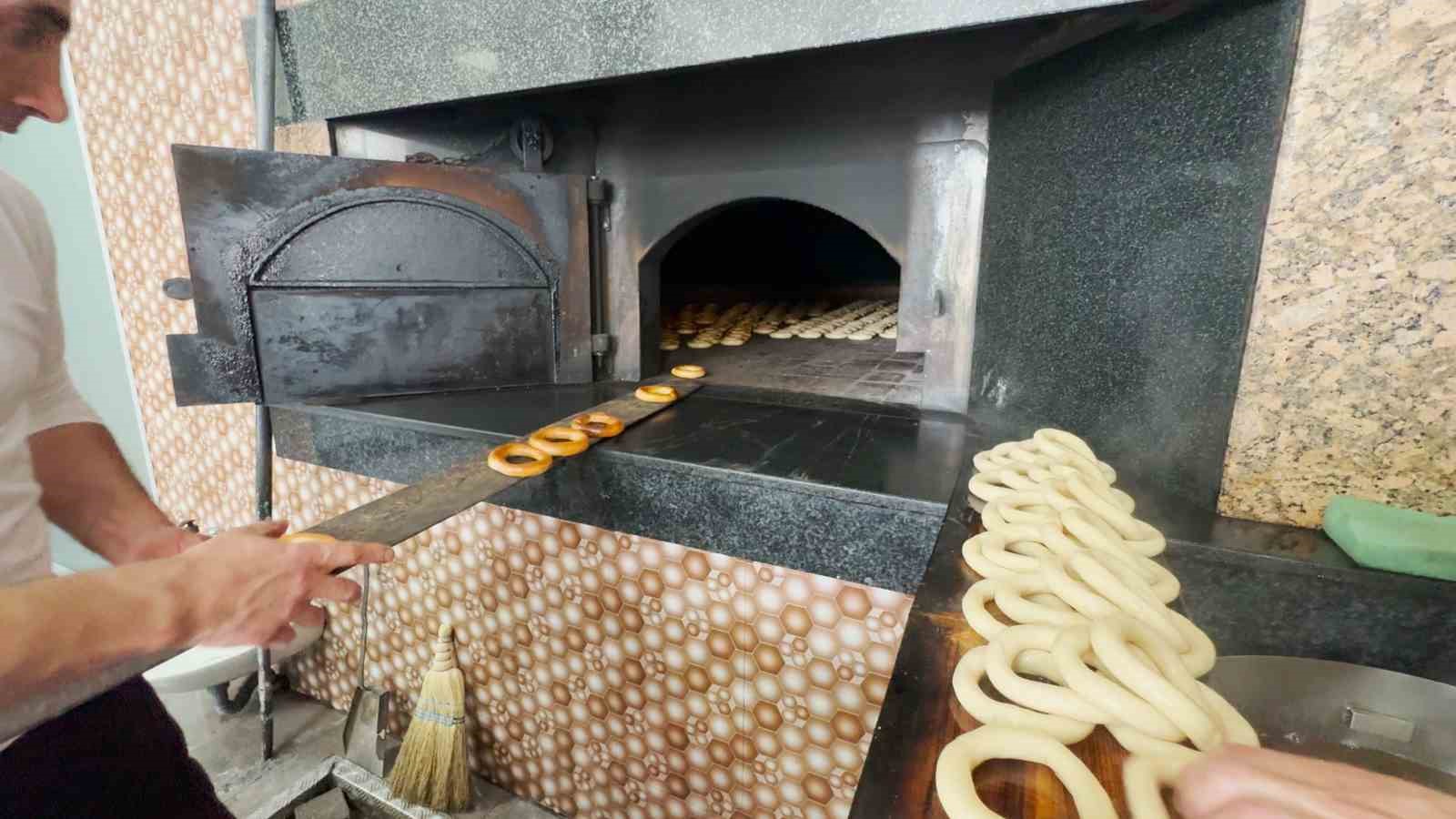 Rizelilerin vazgeçilmezi ’susamsız simit’ Cumhurbaşkanı Erdoğan’la gündeme geldi 10 rizelilerin vazgecilmezi susamsiz simit cumhurbaskani erdoganla gundeme geldi 6 KLyTNPSy