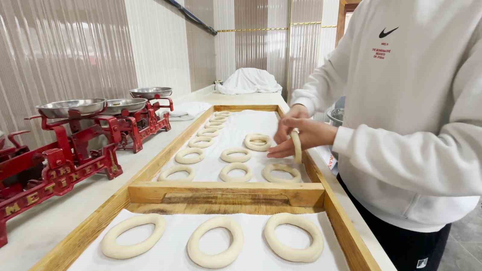 Rizelilerin vazgeçilmezi ’susamsız simit’ Cumhurbaşkanı Erdoğan’la gündeme geldi 11 rizelilerin vazgecilmezi susamsiz simit cumhurbaskani erdoganla gundeme geldi 7