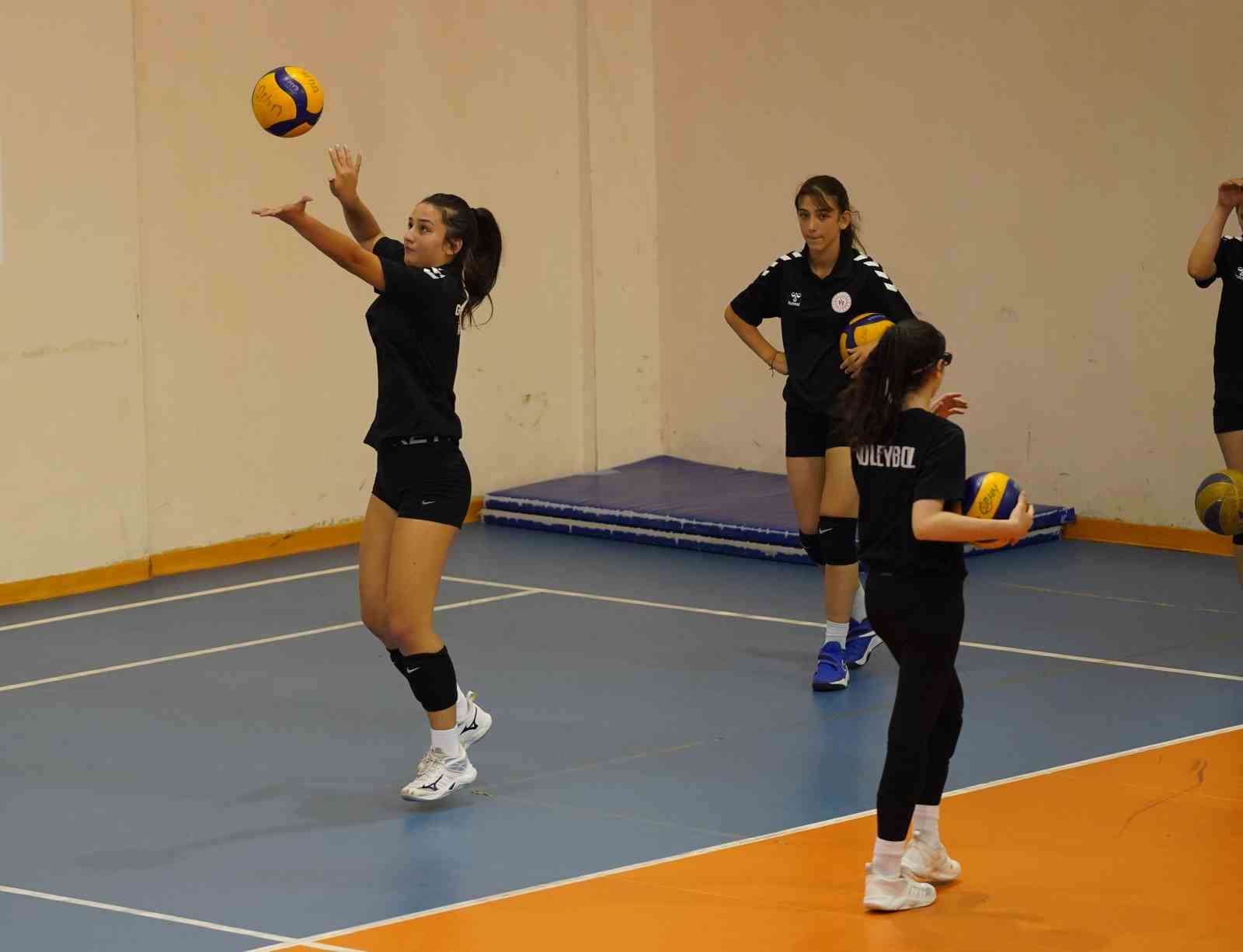Rize’nin genç voleybolcuları, gözünü Anadolu Yıldızlar Ligi kupasına dikti 5 rizenin genc voleybolculari gozunu anadolu yildizlar ligi kupasina dikti 1