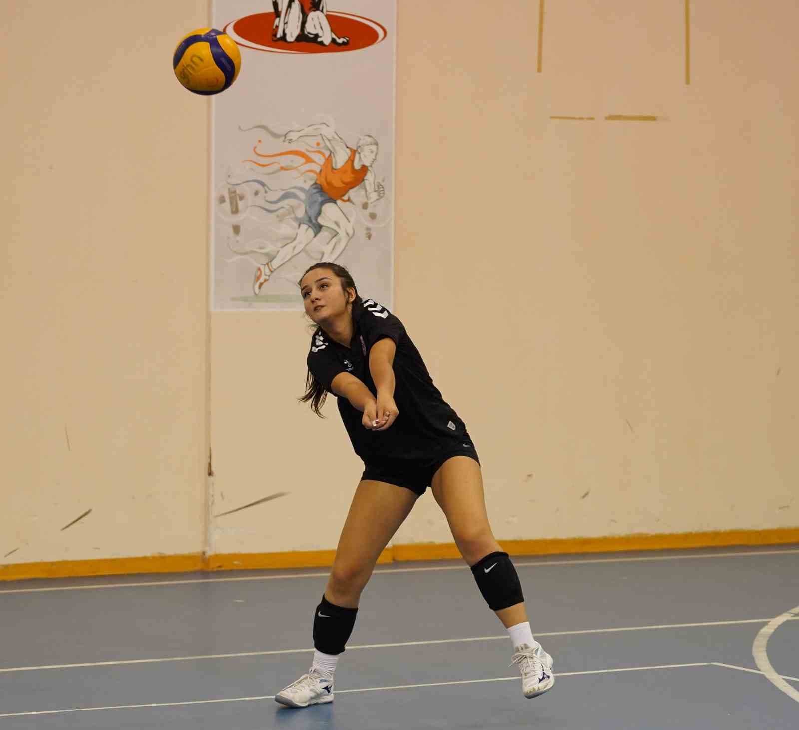 Rize’nin genç voleybolcuları, gözünü Anadolu Yıldızlar Ligi kupasına dikti 7 rizenin genc voleybolculari gozunu anadolu yildizlar ligi kupasina dikti 3 RkFRnn4R