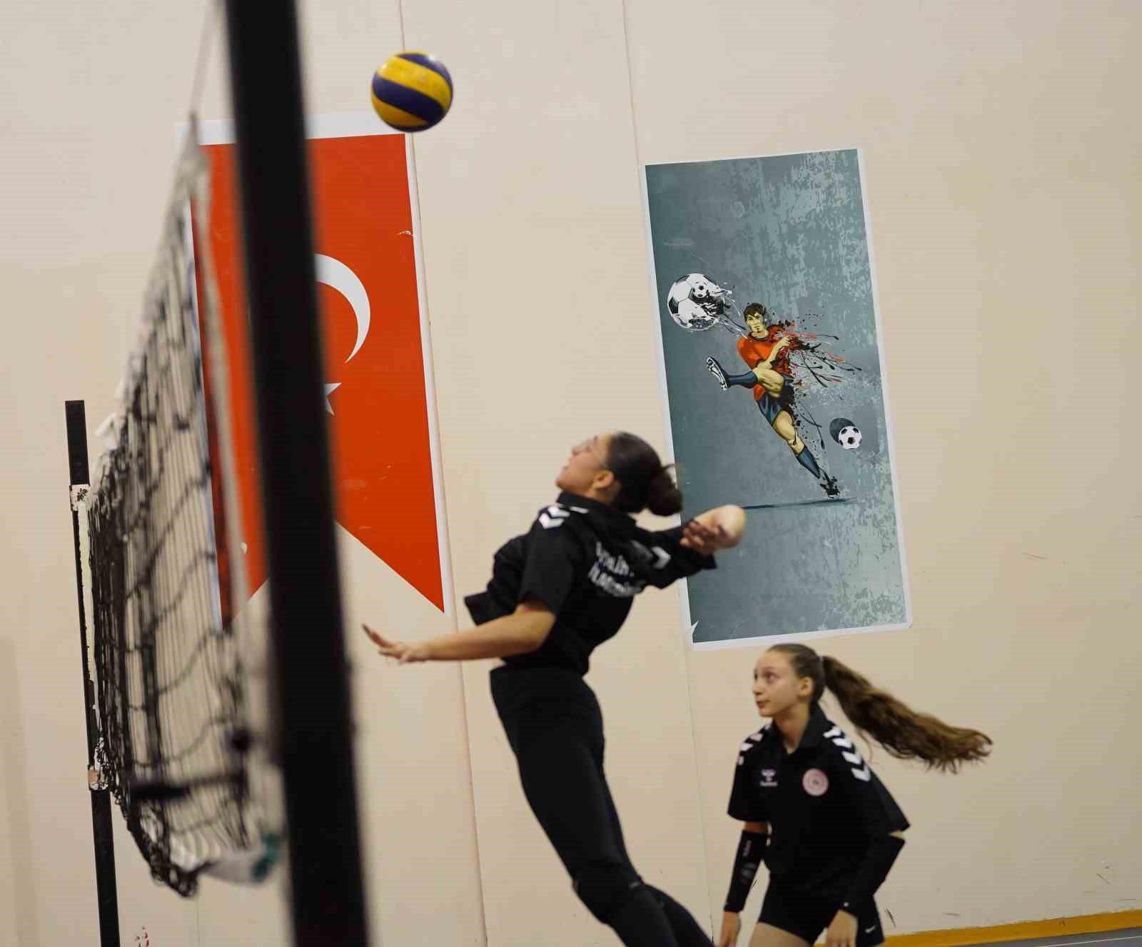 Rize’nin genç voleybolcuları, gözünü Anadolu Yıldızlar Ligi kupasına dikti 8 rizenin genc voleybolculari gozunu anadolu yildizlar ligi kupasina dikti 4 BJrprgUU
