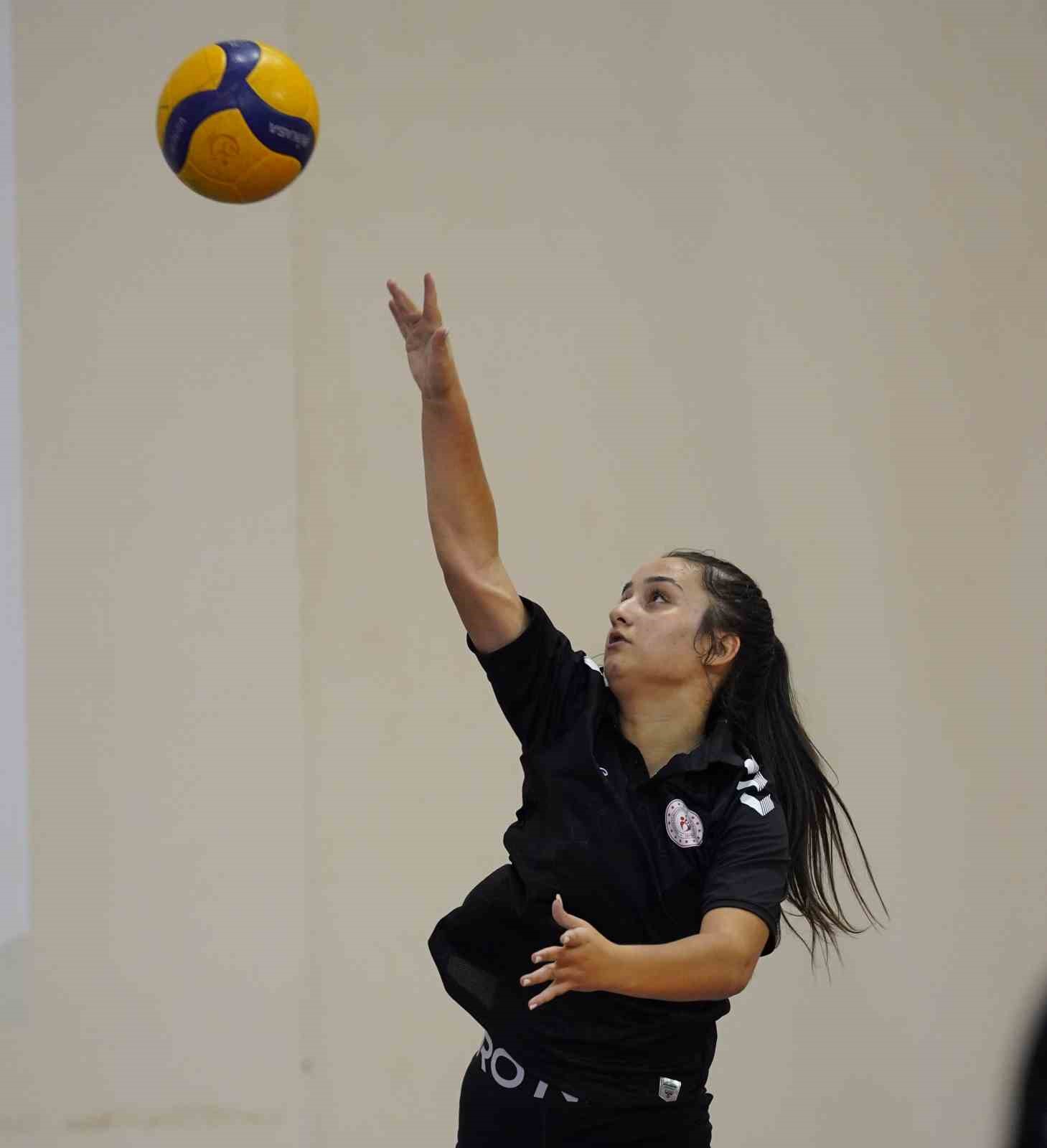 Rize’nin genç voleybolcuları, gözünü Anadolu Yıldızlar Ligi kupasına dikti 13 rizenin genc voleybolculari gozunu anadolu yildizlar ligi kupasina dikti 9 ykJCEN2I
