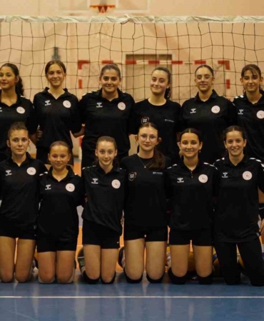 rizenin-genc-voleybolculari-gozunu-anadolu-yildizlar-ligi-kupasina-dikti-q8f5sU9S.jpg