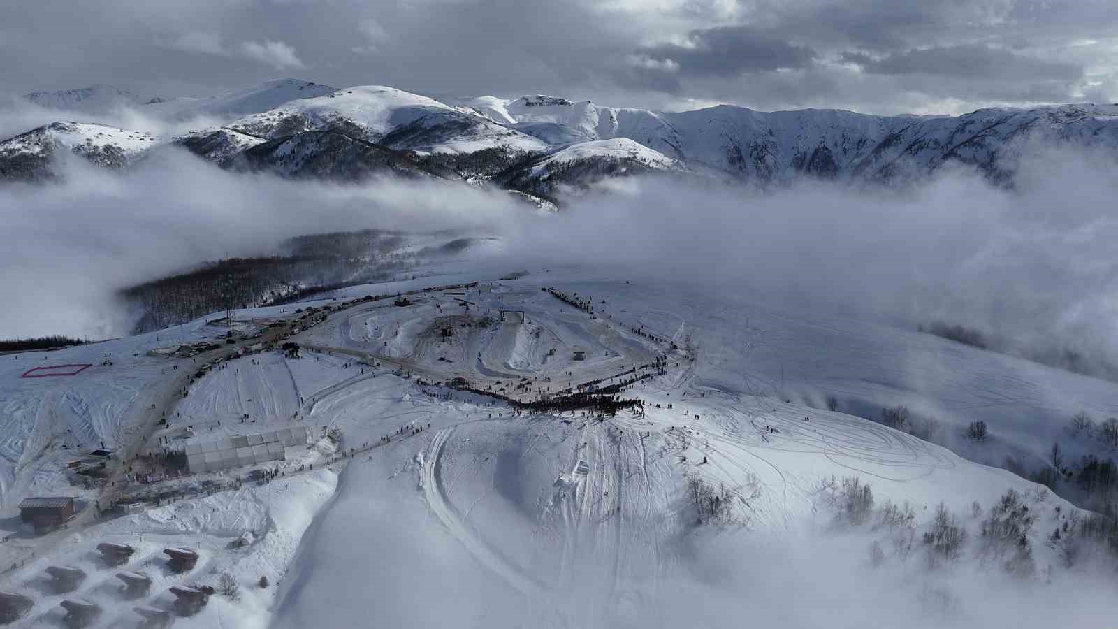 Rize’nin parlayan yıldızı Handüzü Yaylası’nda ince elenip sık dokunuyor 5 rizenin parlayan yildizi handuzu yaylasinda ince elenip sik dokunuyor 1