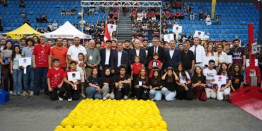 robotlar-spor-salonunda-yaristi-rhhHA3fR.jpg