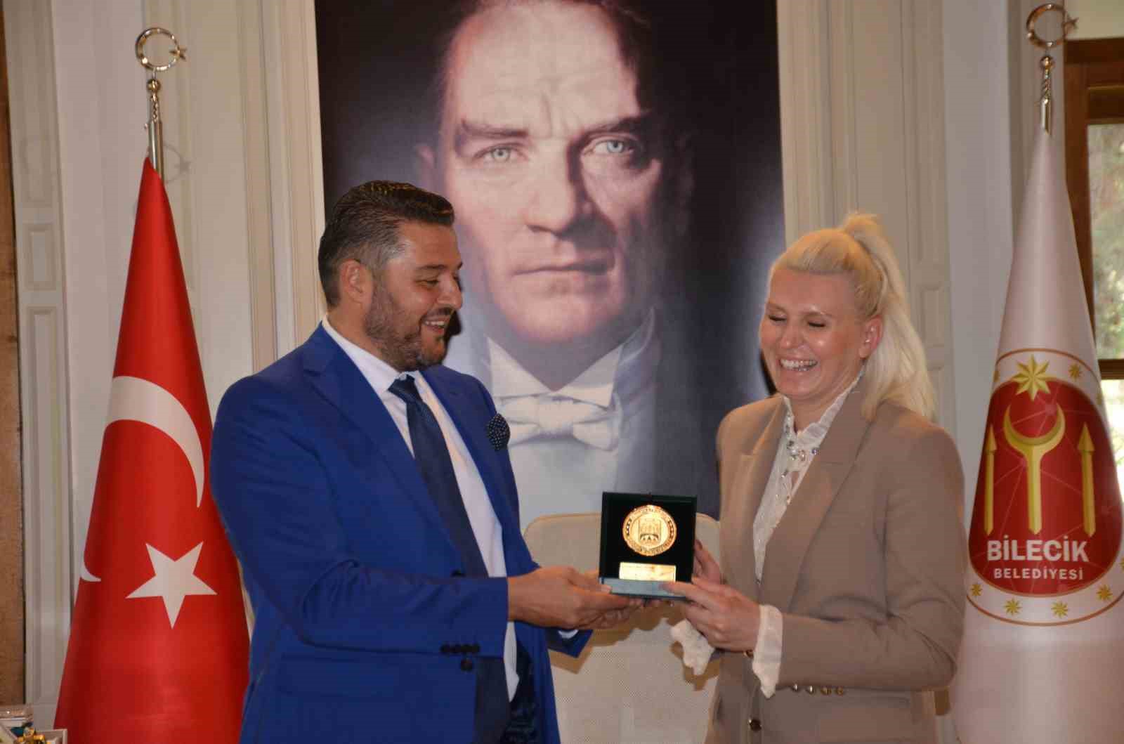 rodoptan bilecike uzanan gonul koprusu 2 q354gQFM