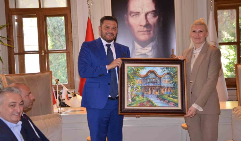 rodoptan-bilecike-uzanan-gonul-koprusu-NFVkd2Uv.jpg