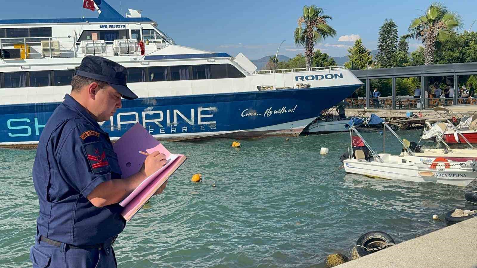 Rodos seferi yapan feribot Fethiye’de karaya oturdu 5 rodos seferi yapan feribot fethiyede karaya oturdu 1 Ej9bglNf