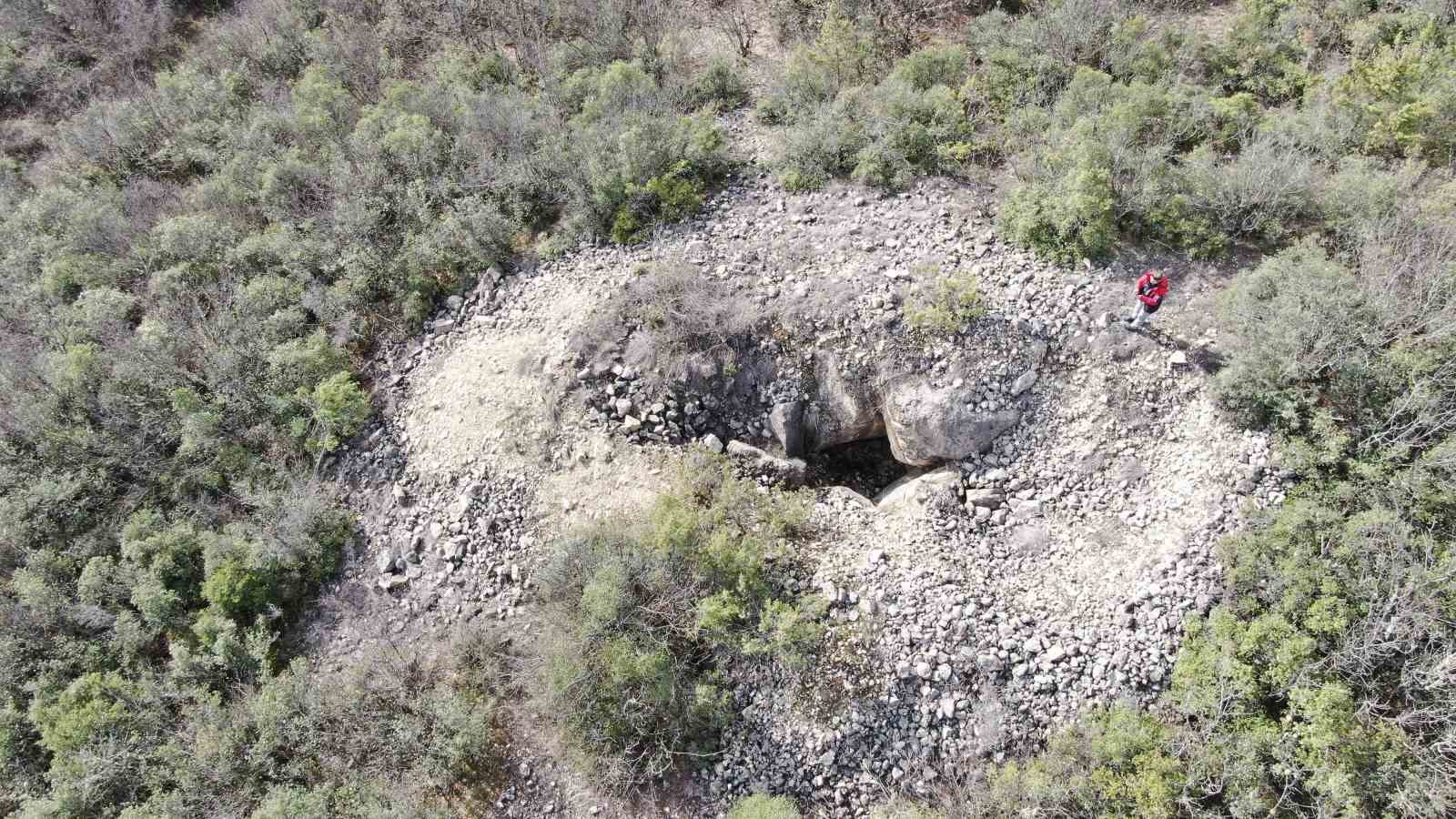 Roma dönemine ait kalıntıların bulunduğu bölge defineciler tarafından tahrip edildi 6 roma donemine ait kalintilarin bulundugu bolge defineciler tarafindan tahrip edildi 2 9AcfsWai