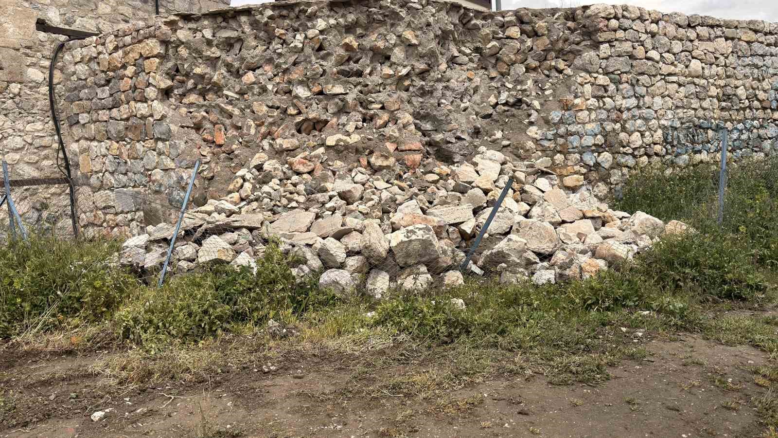 roma imparatoru sezarin geldim gordum yendim dedigi kale surlarinda cokme yasandi 2 9FS4UOCK
