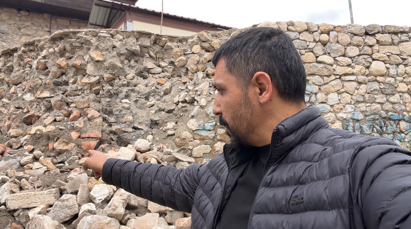 roma imparatoru sezarin geldim gordum yendim dedigi kale surlarinda cokme yasandi 3 mMldgcvb