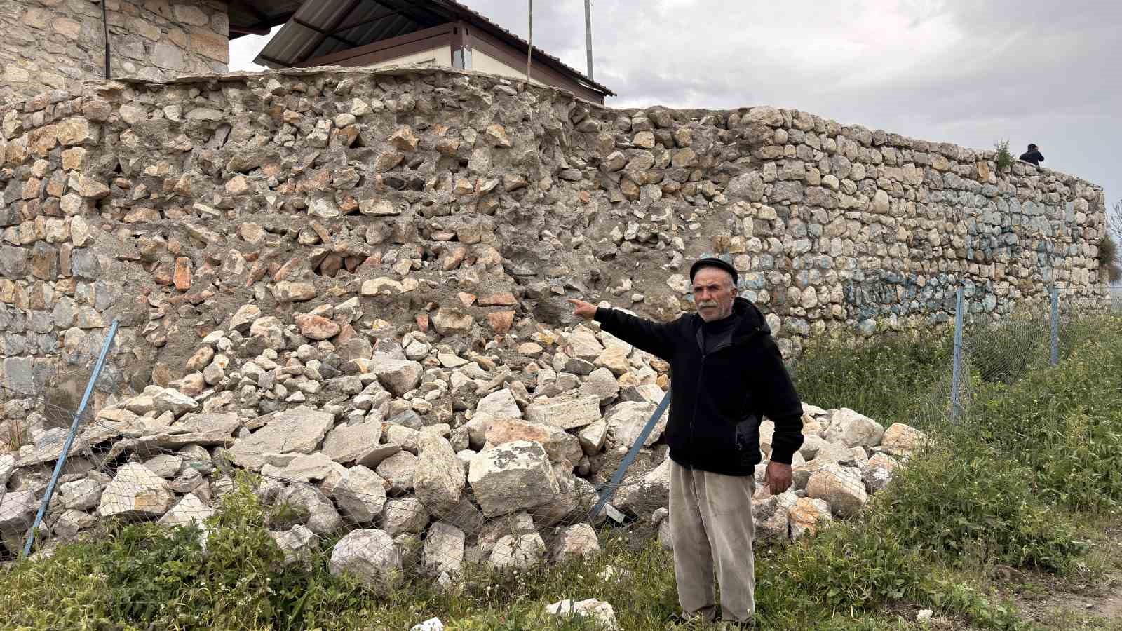 roma imparatoru sezarin geldim gordum yendim dedigi kale surlarinda cokme yasandi 4 Gemc2ftK