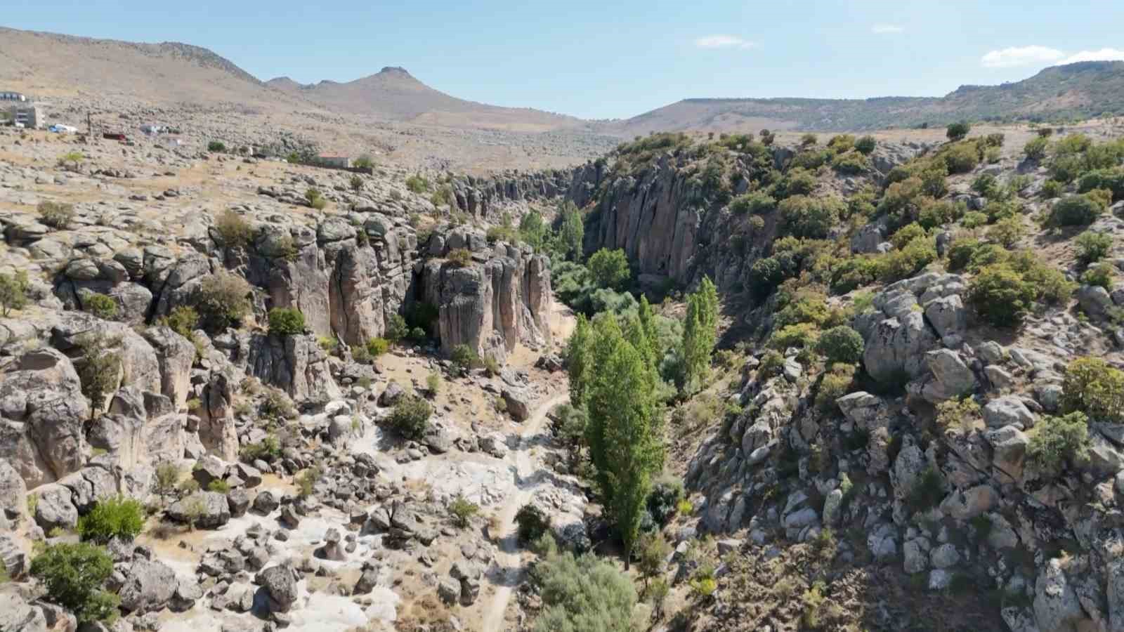 Roma ve Bizans’ın izlerini taşıyan Manastır Vadisi ziyaretçilerin ilgi odağı 6 roma ve bizansin izlerini tasiyan manastir vadisi ziyaretcilerin ilgi odagi 2 N2YYkpjA