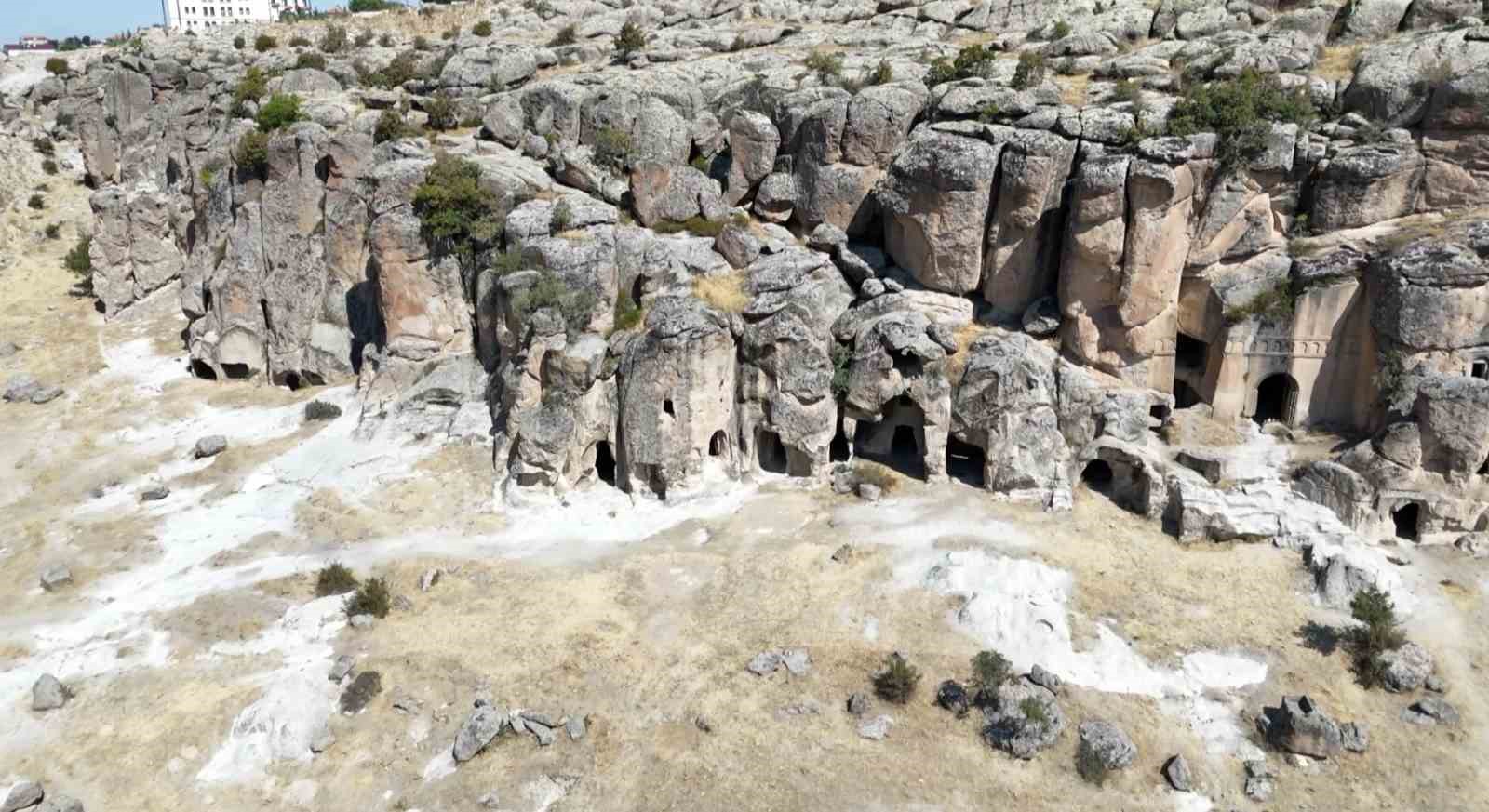 Roma ve Bizans’ın izlerini taşıyan Manastır Vadisi ziyaretçilerin ilgi odağı 7 roma ve bizansin izlerini tasiyan manastir vadisi ziyaretcilerin ilgi odagi 3