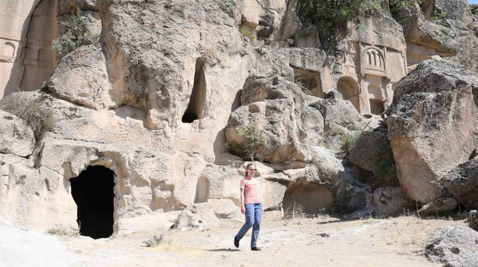 Roma ve Bizans’ın izlerini taşıyan Manastır Vadisi ziyaretçilerin ilgi odağı 8 roma ve bizansin izlerini tasiyan manastir vadisi ziyaretcilerin ilgi odagi 4 iZjbsd8s