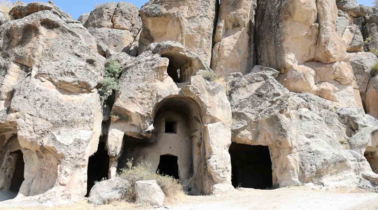 Roma ve Bizans’ın izlerini taşıyan Manastır Vadisi ziyaretçilerin ilgi odağı 9 roma ve bizansin izlerini tasiyan manastir vadisi ziyaretcilerin ilgi odagi 5 tbqhFf6u