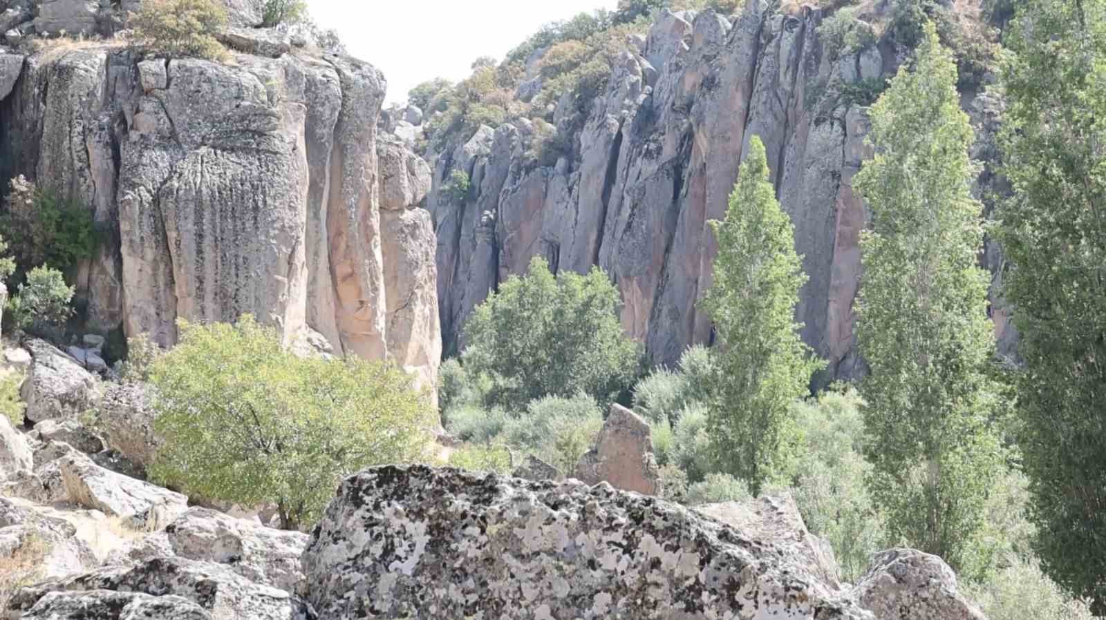 Roma ve Bizans’ın izlerini taşıyan Manastır Vadisi ziyaretçilerin ilgi odağı 11 roma ve bizansin izlerini tasiyan manastir vadisi ziyaretcilerin ilgi odagi 7 vFs8dpf4