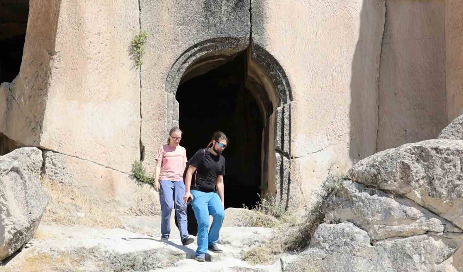Roma ve Bizans’ın izlerini taşıyan Manastır Vadisi ziyaretçilerin ilgi odağı 12 roma ve bizansin izlerini tasiyan manastir vadisi ziyaretcilerin ilgi odagi 8 3K1Jetcd