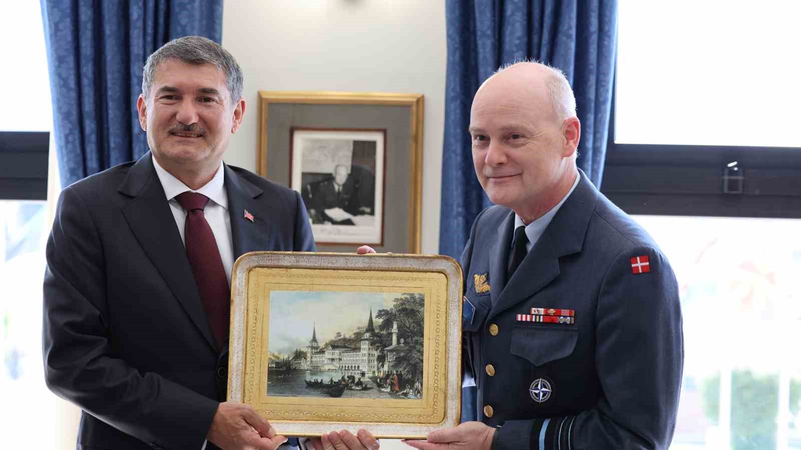 Roma’da "Değişen Güvenlik Ortamında NATO ve Türkiye: Uyum, İşbirliği ve Gelecek Perspektifleri" paneli 8 romada degisen guvenlik ortaminda nato ve turkiye uyum isbirligi ve gelecek perspektifleri paneli 4 Wp5mfZE4