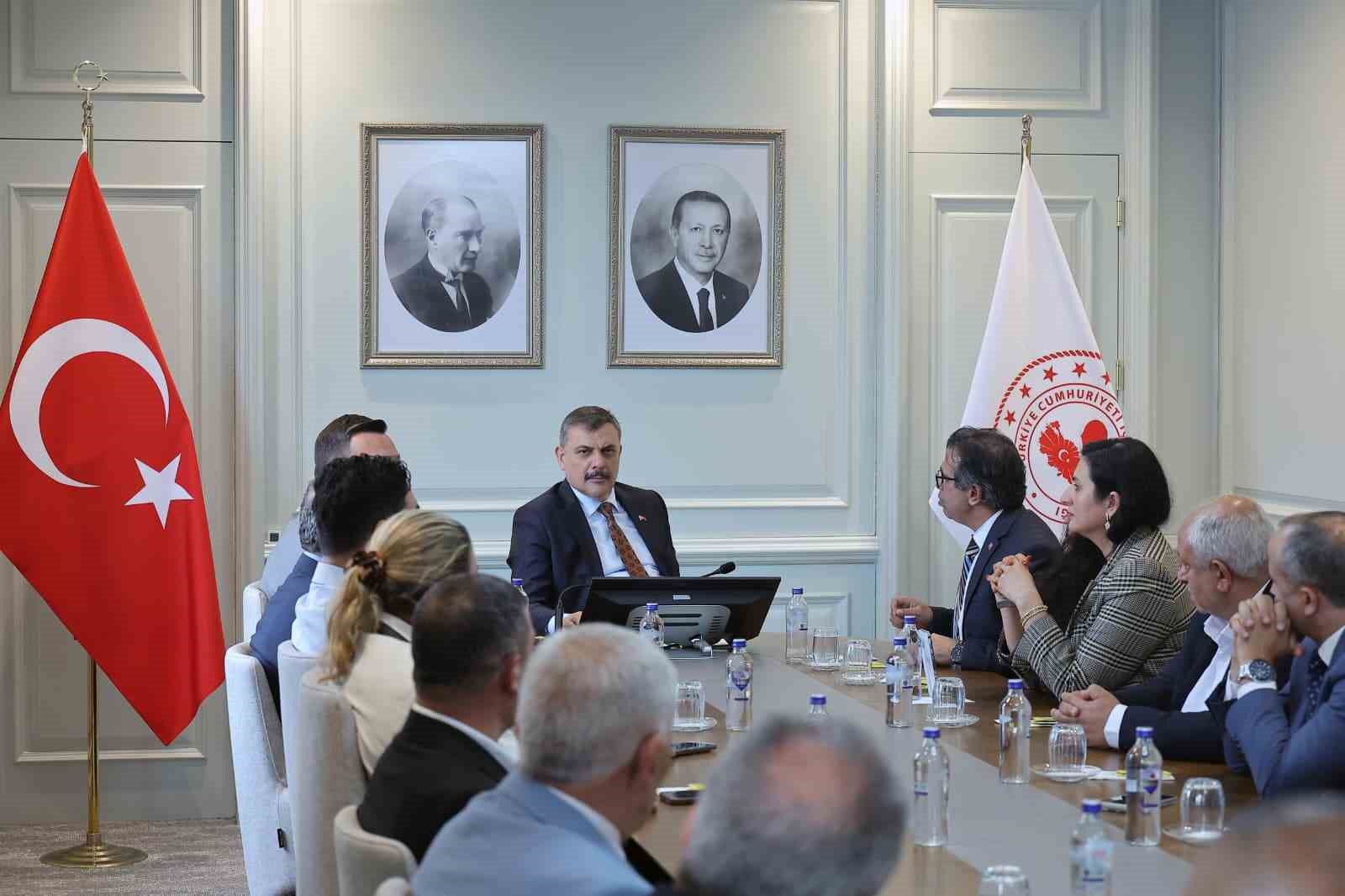 Roman toplumunun beklenti ve talepleri Bakanlık’ta ele alındı 5 roman toplumunun beklenti ve talepleri bakanlikta ele alindi 1 kGq7ZAEi