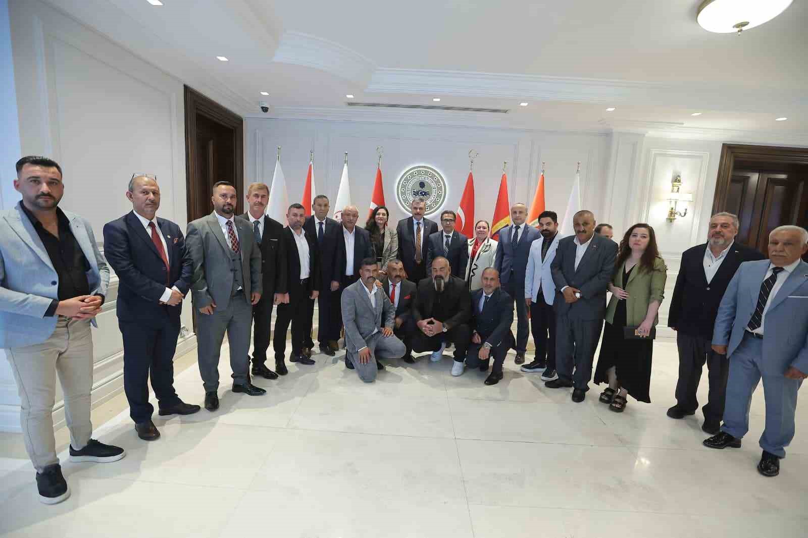 Roman toplumunun beklenti ve talepleri Bakanlık’ta ele alındı 7 roman toplumunun beklenti ve talepleri bakanlikta ele alindi 3 pNQkCrfO