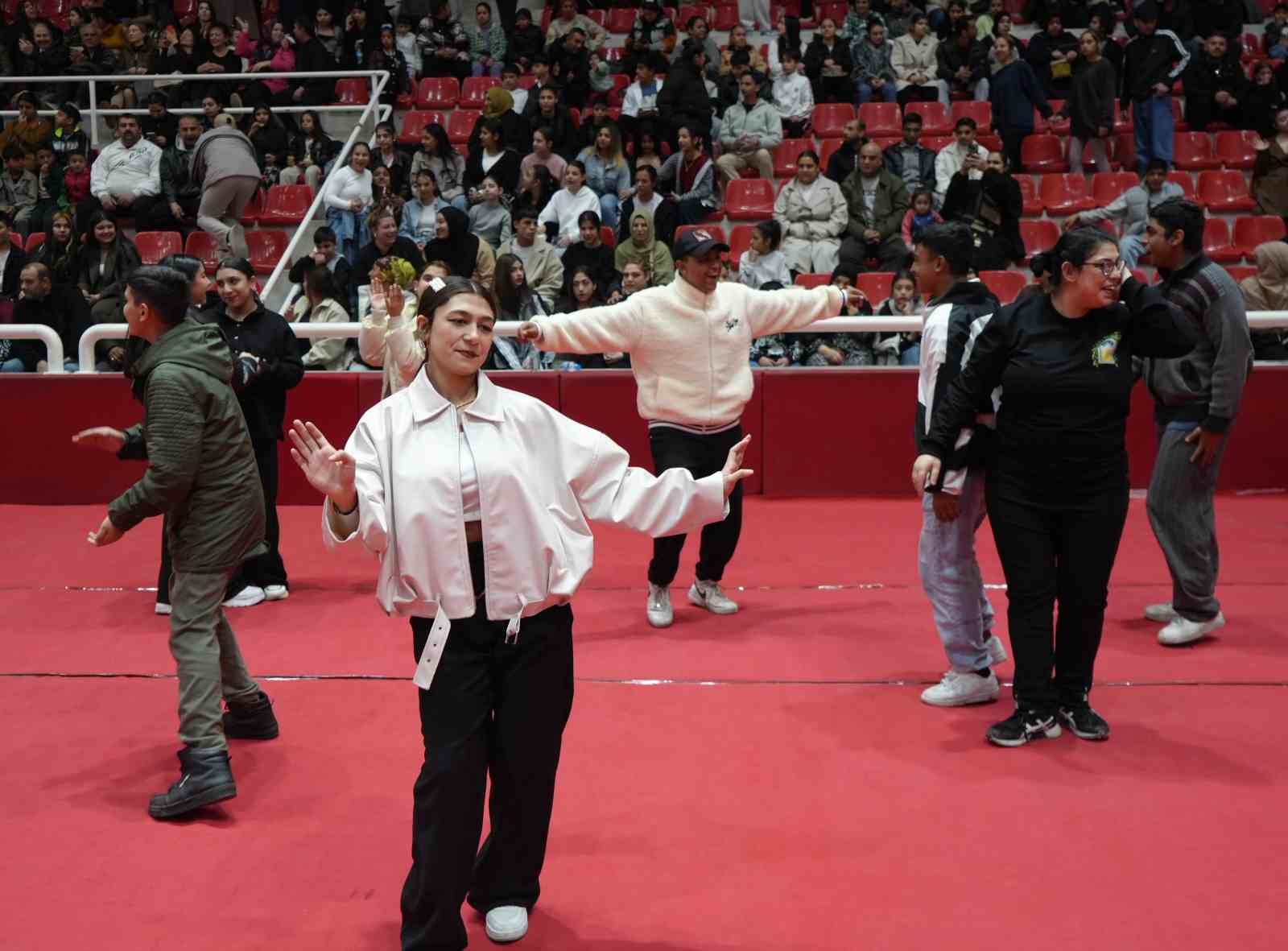 romanlar attiklari gobekle dusman catlatti 4