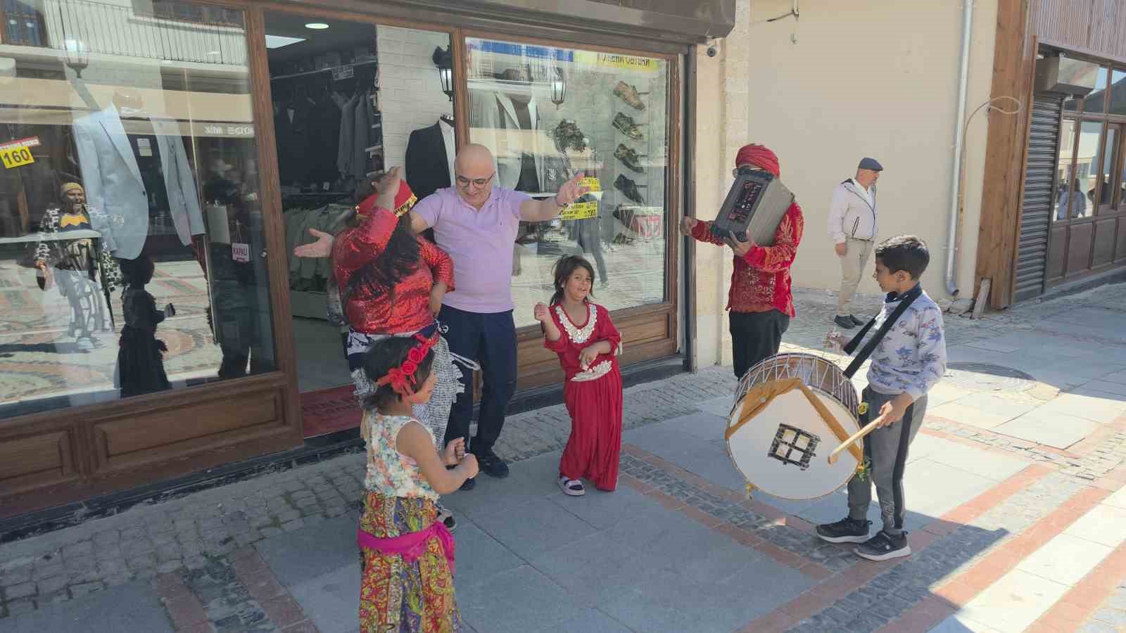 romanlardan kakava cagrisi sehir 98lik ritimlerle senlendi 3 NufKlJpK
