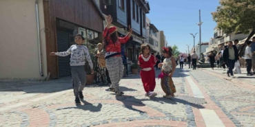 romanlardan-kakava-cagrisi-sehir-98lik-ritimlerle-senlendi-AR8ctk33.jpg