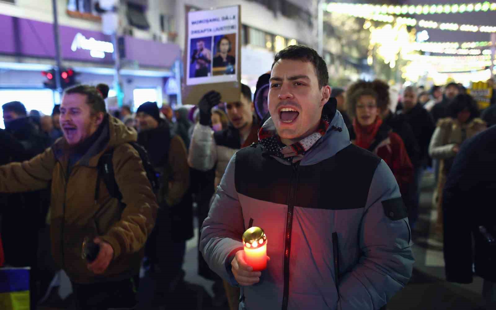 romanyada binlerce kisi yargidaki usulsuzlukleri protesto etti 3