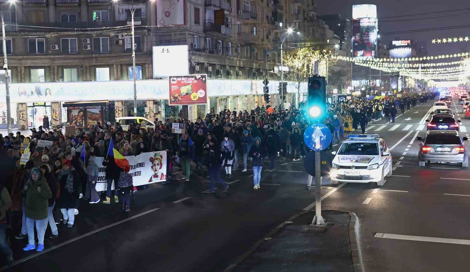 romanyada binlerce kisi yargidaki usulsuzlukleri protesto etti 4 q5P3Q6q8