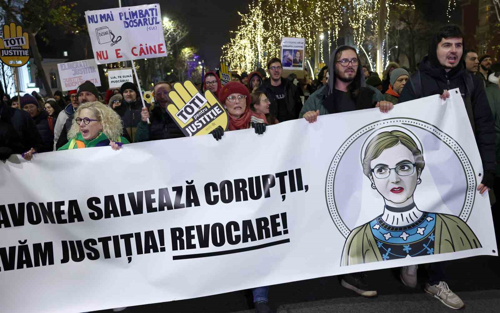 romanyada binlerce kisi yargidaki usulsuzlukleri protesto etti 7 KvNSJ8qL