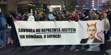 romanyada-binlerce-kisi-yargidaki-usulsuzlukleri-protesto-etti-ulkn5GXm.jpg