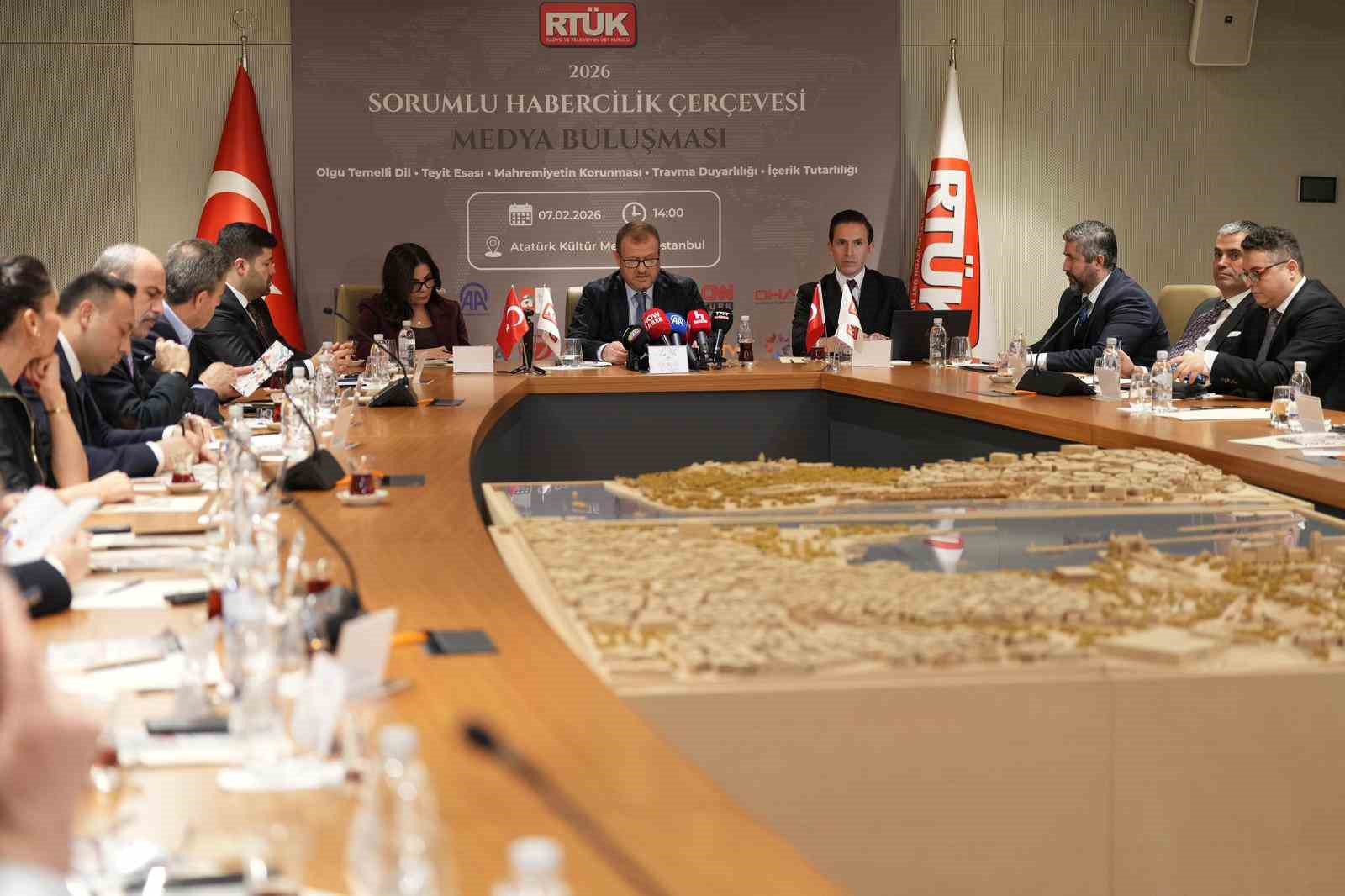RTÜK Başkanı Daniş: "Sorumlu habercilik, haberi ‘yumuşatmak’ değildir, haberi kamu yararı ekseninde daha doğru, daha ölçülü ve insanı koruyarak sunmaktır" 6 rtuk baskani danis sorumlu habercilik haberi yumusatmak degildir haberi kamu yarari ekseninde daha dogru QXINsVUF