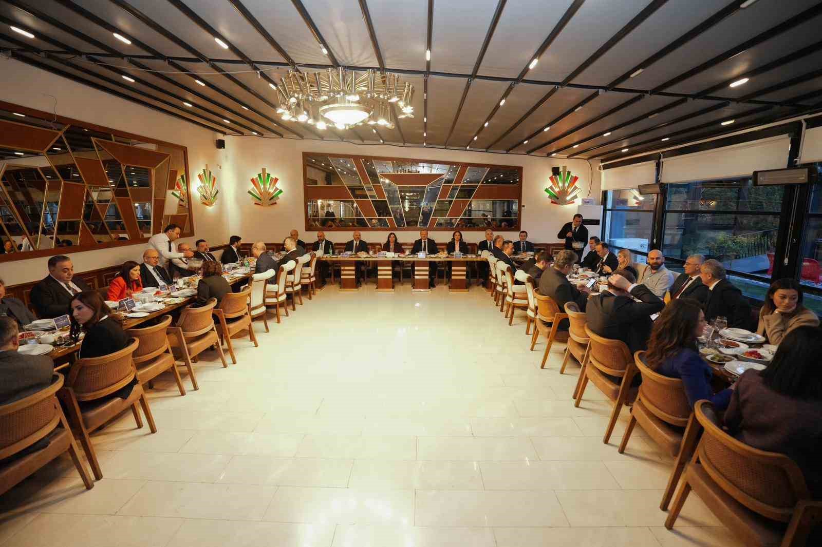 rtuk baskani mehmet danis ve kurul uyeleri medya temsilcileriyle iftar programinda bulustu 1 zbWE5FaS