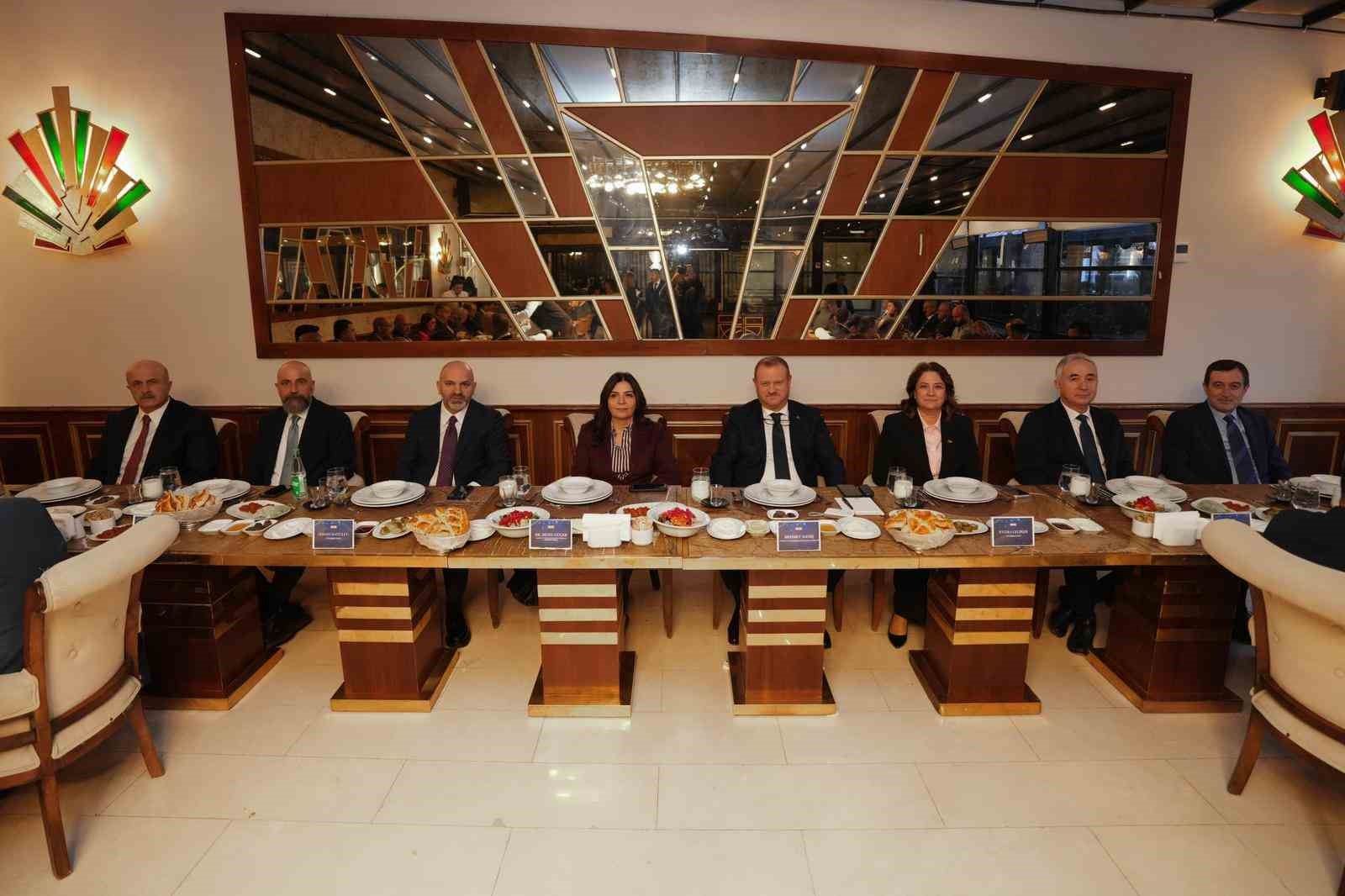 rtuk baskani mehmet danis ve kurul uyeleri medya temsilcileriyle iftar programinda bulustu 2 3JQGXBBE