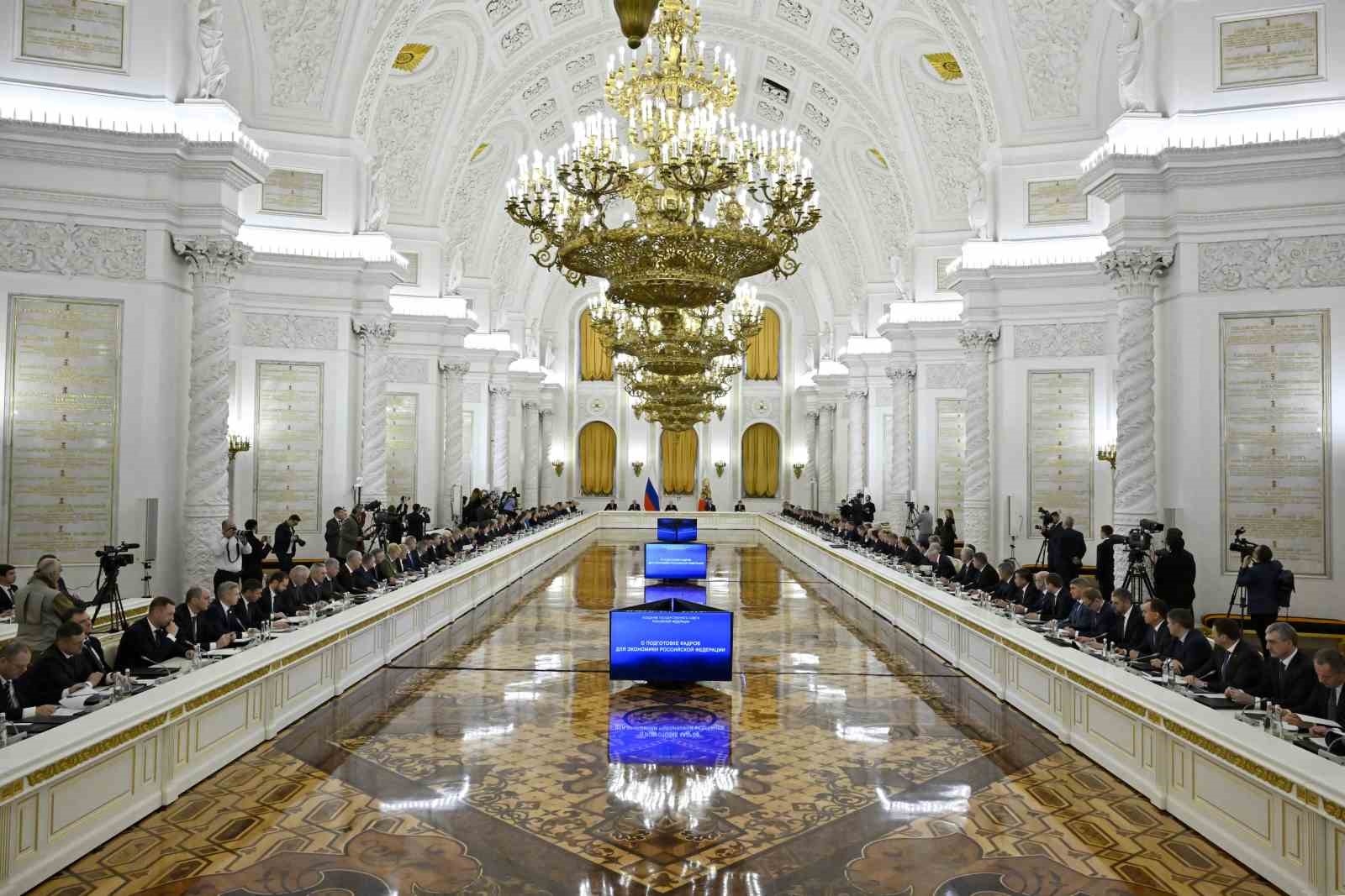 rus medyasi putin donbass disinda kismi toprak takasina acik olabilecegini belirtti 1 RzccBGCW