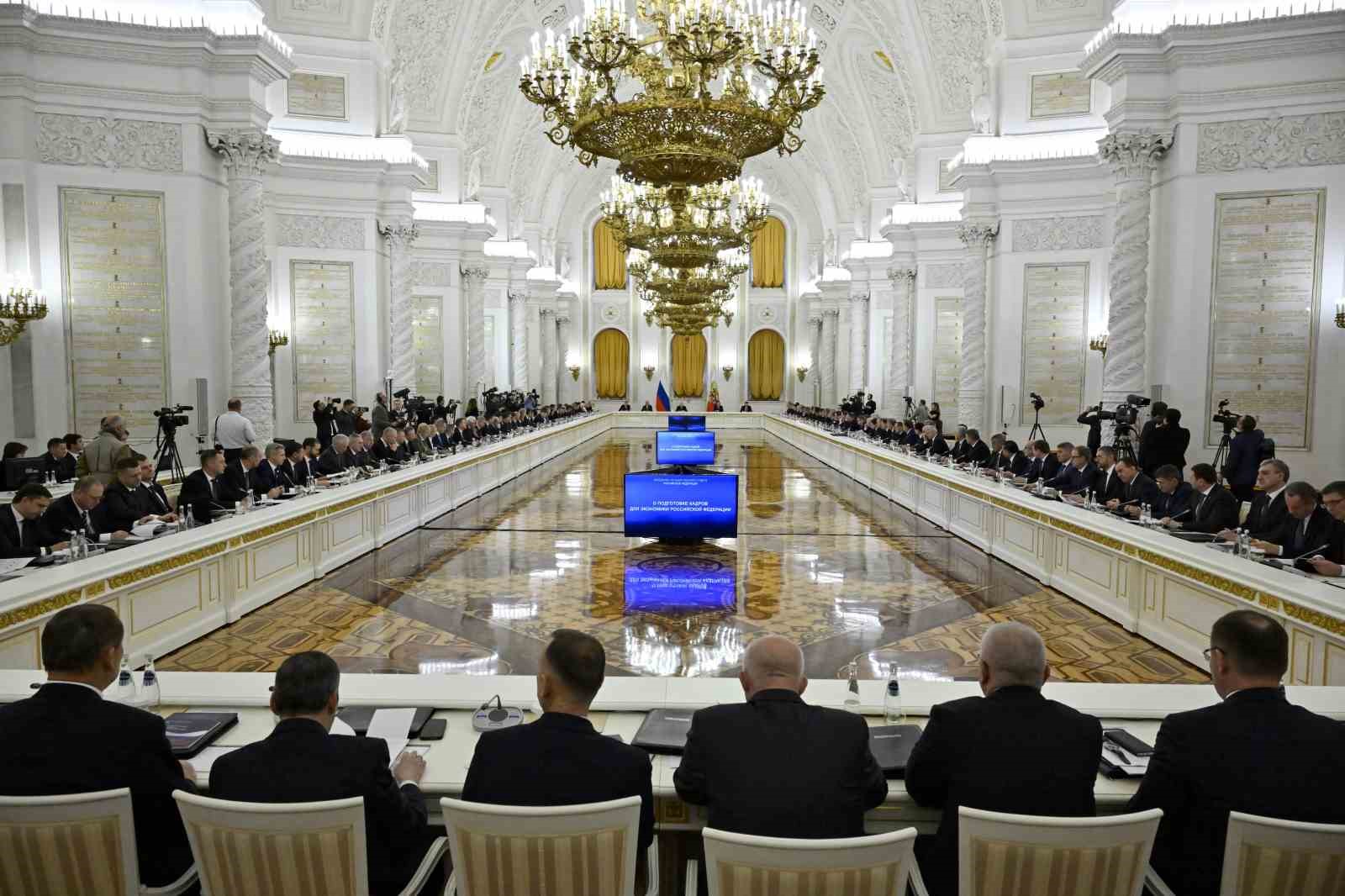rus medyasi putin donbass disinda kismi toprak takasina acik olabilecegini belirtti 2