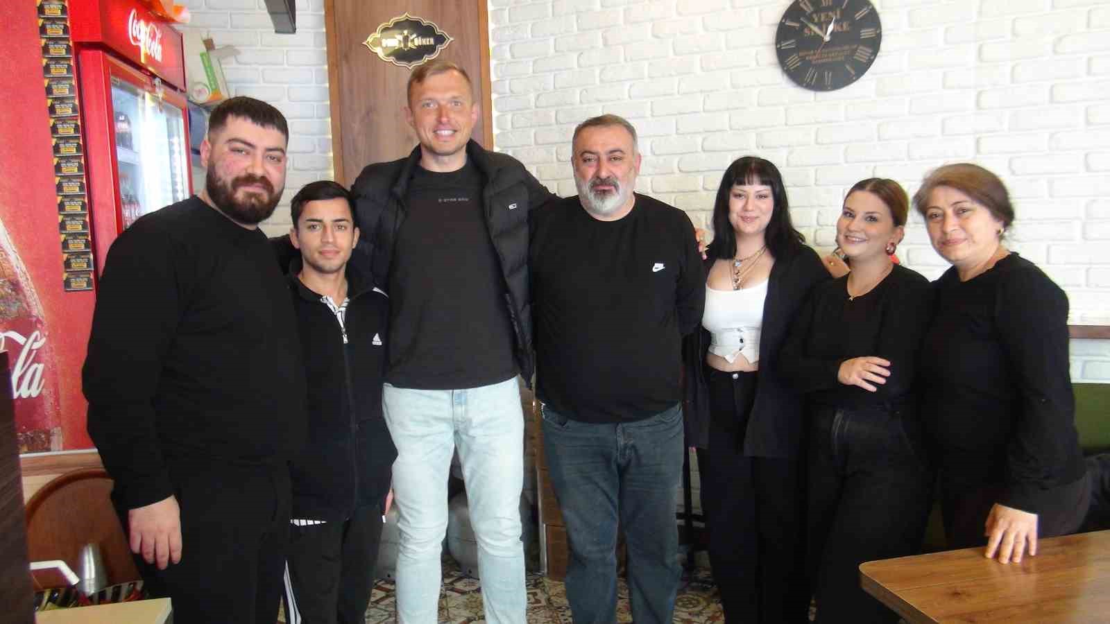 rus nikolaidan ramazan hassasiyeti musluman degil ama her gun oruc tutuyor 2 ABk8CgKR