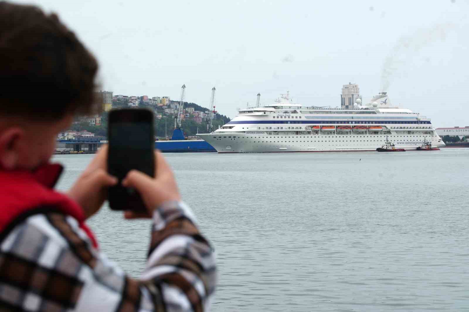 rus turistlerin samsuna olan ilgisi suruyor astoria grande samsunda 3 PcQJqpPj
