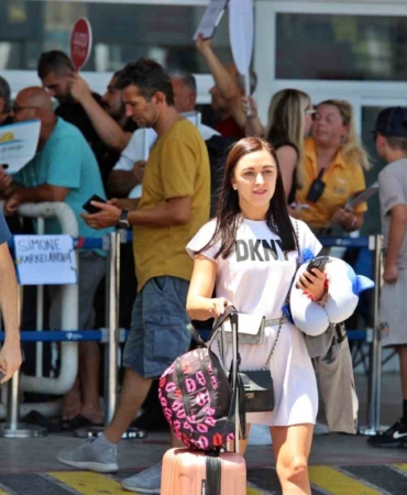 rus-ve-avrupali-turistler-yilbasina-antalyada-girecek-X7YAVnBI.jpg