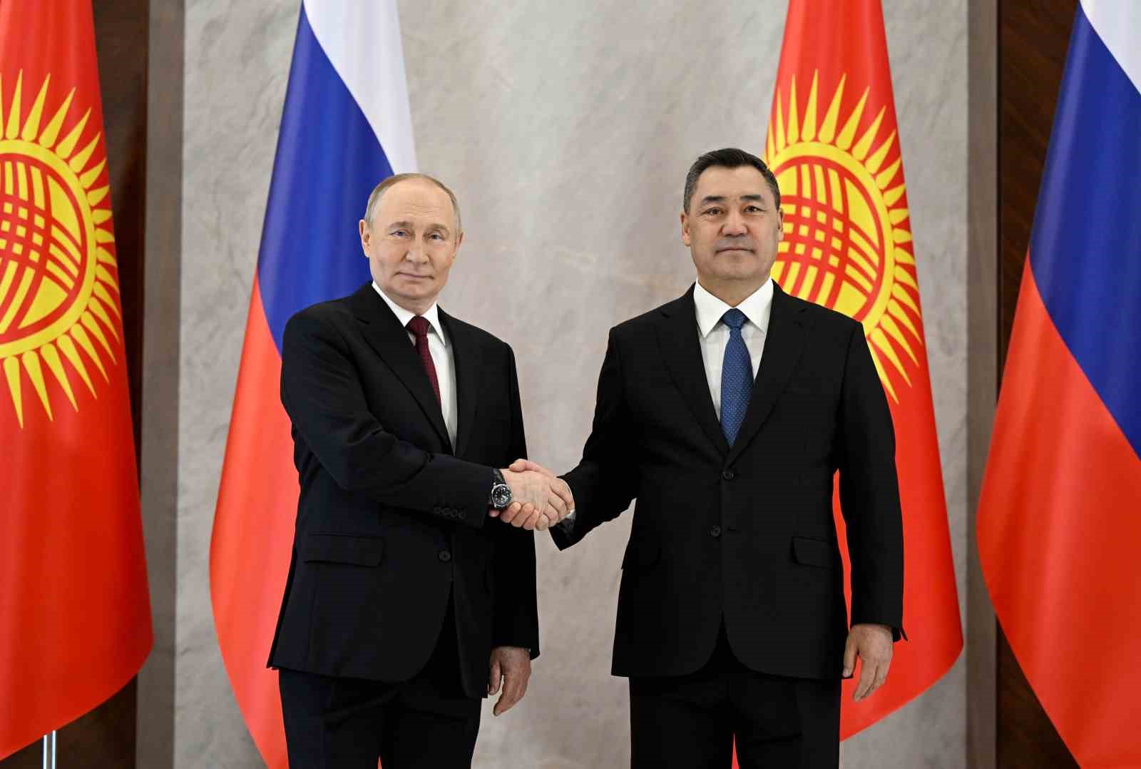 rusya devlet baskani putin kirgizistanda 12 rYjZPcb7