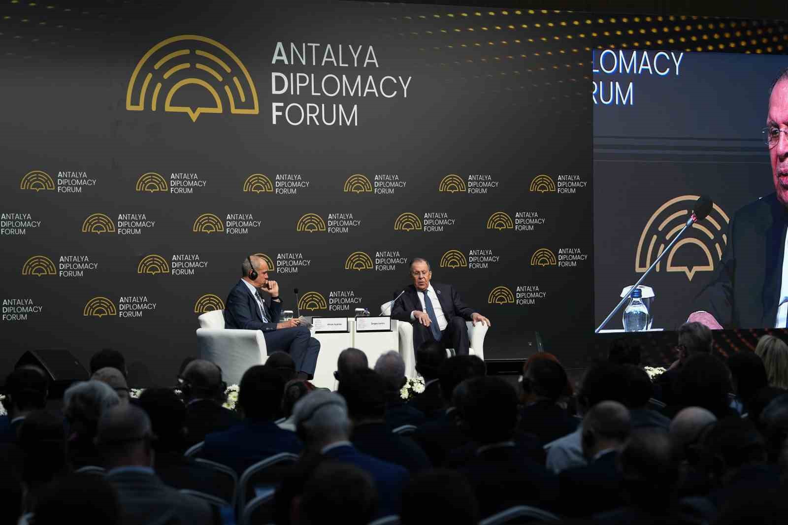 rusya disisleri bakani lavrov bu savas batinin rusyaya karsi ukrayna eliyle yuruttugu savastir 1