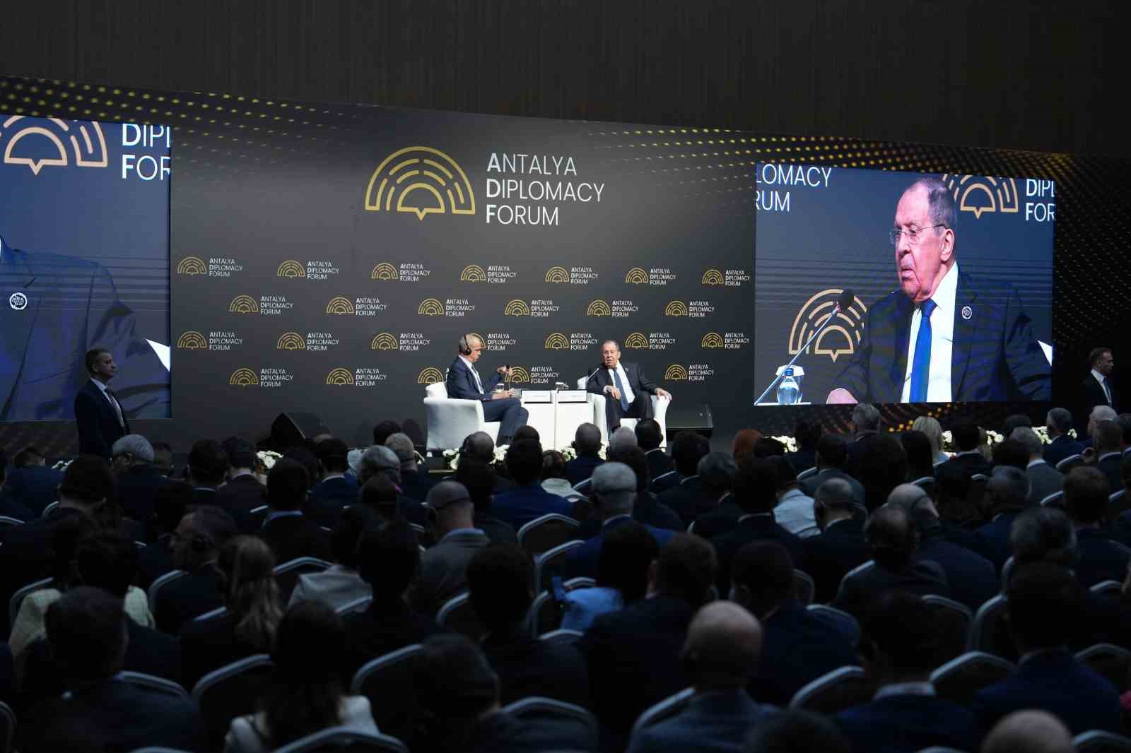 rusya disisleri bakani lavrov bu savas batinin rusyaya karsi ukrayna eliyle yuruttugu savastir 2 ngjKs2CA