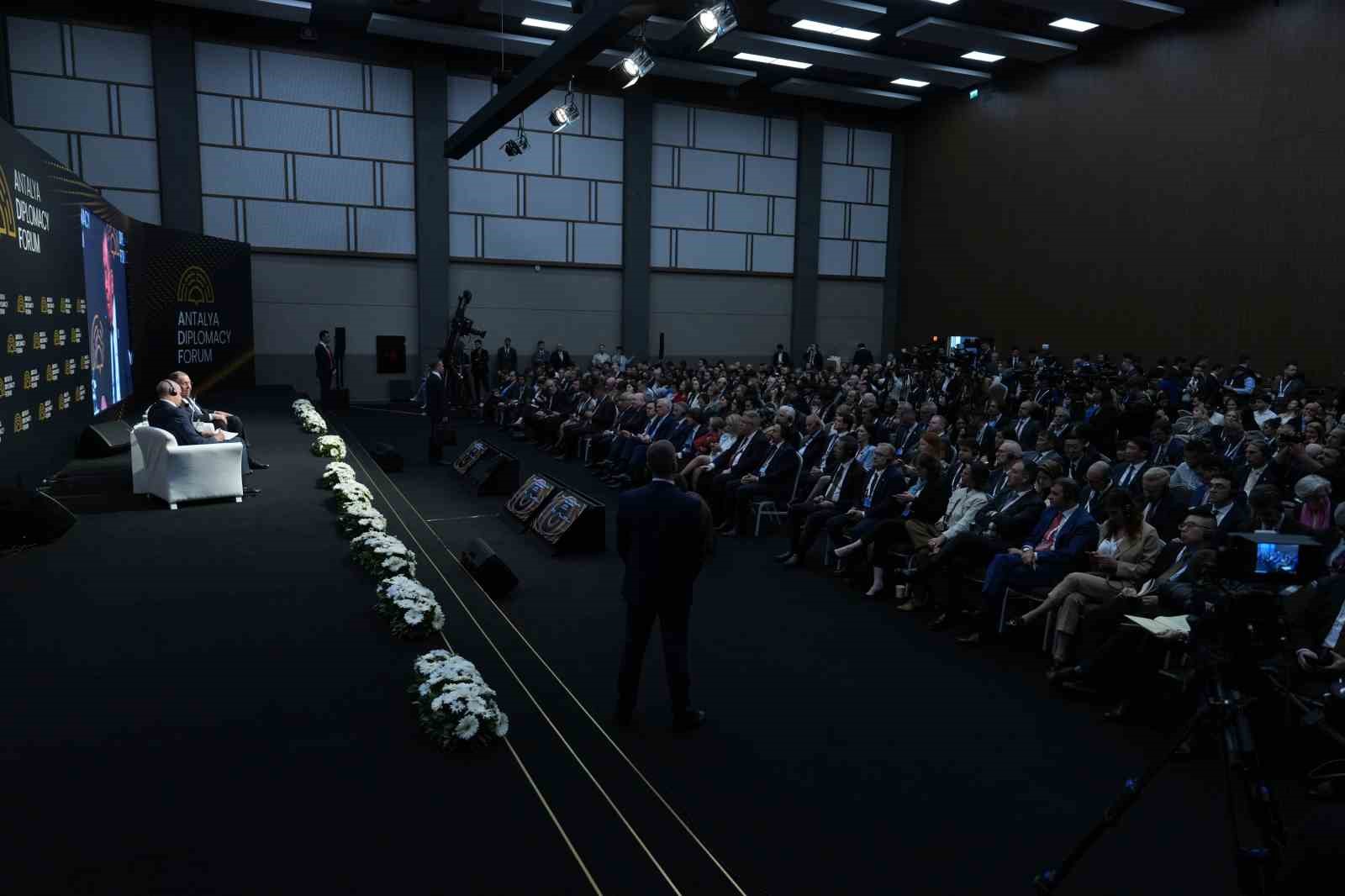rusya disisleri bakani lavrov bu savas batinin rusyaya karsi ukrayna eliyle yuruttugu savastir 3 LGLYiIDy