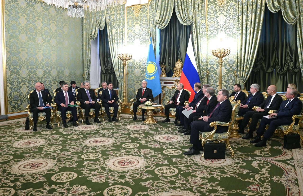 rusya ve kazakistan iliskilerini kapsamli stratejik ortaklik seviyesine cikardi 12 lOcrlCDc