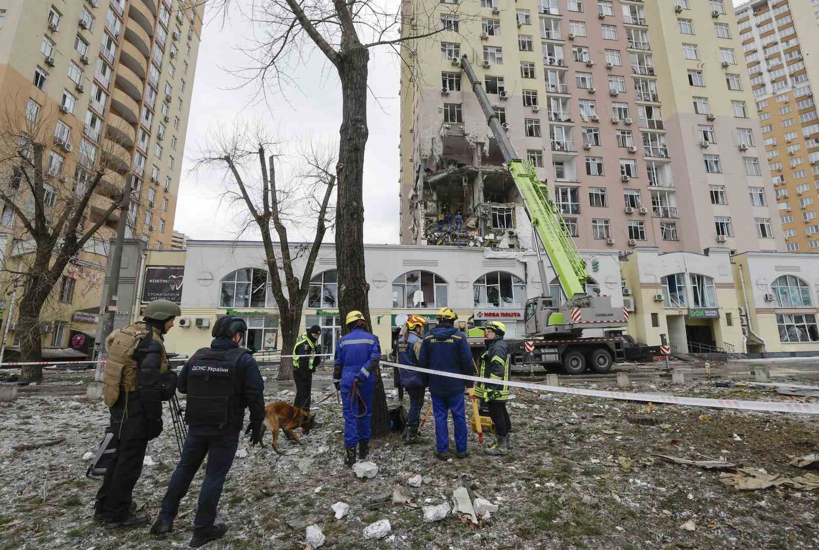 rusya zelenskiy trump gorusmesi oncesinde ukraynayi vurdu 1 olu 30 yarali 2 OyNNsFc8