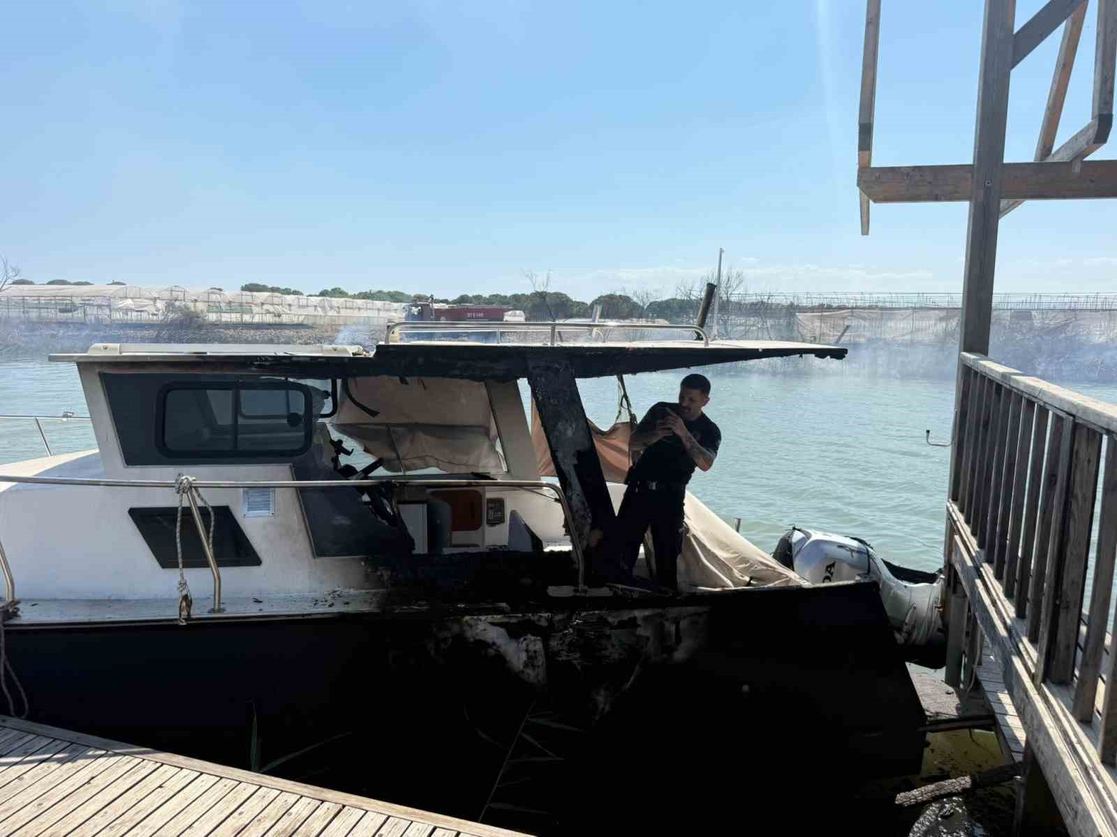 Rüzgarın büyüttüğü yangın villanın bahçesine sıçradı, milyonluk tekne hasar gördü 7 ruzgarin buyuttugu yangin villanin bahcesine sicradi milyonluk tekne hasar gordu 3 pIuNjShv